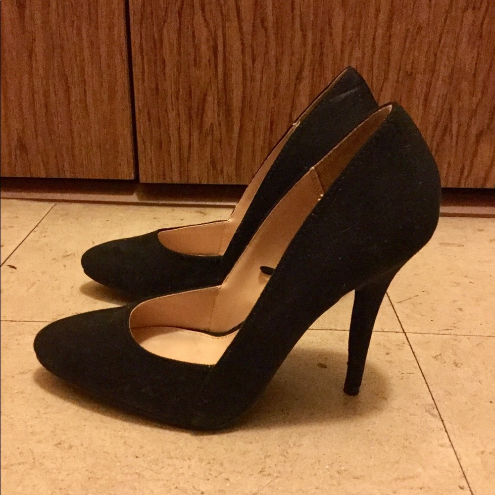 Black pointed stilettos